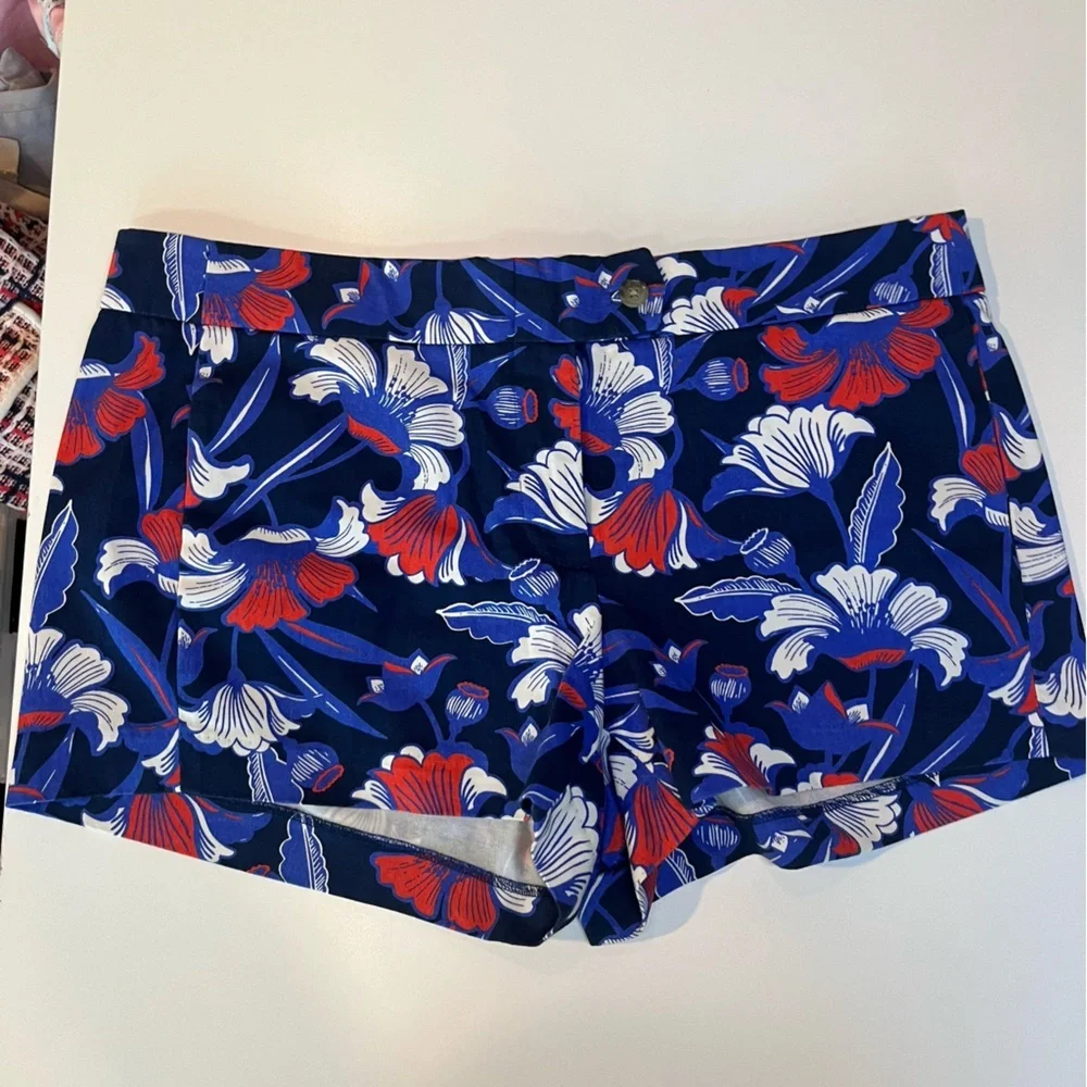 J Crew 3" printed short in navy blue red flowers NWOT Size 10 - Picture 2 of 9